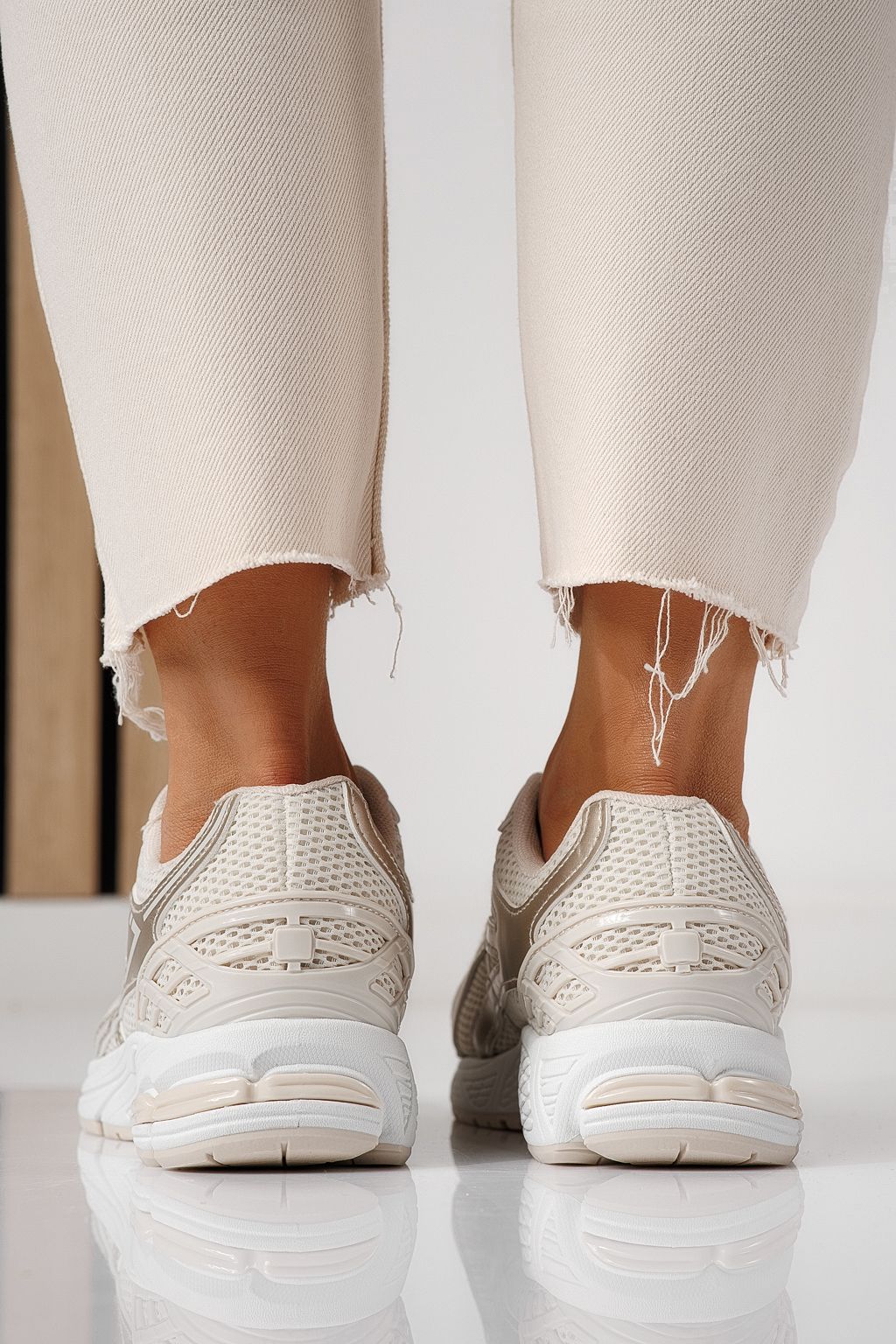 Дамски маратонки бежови от текстилен материал Lilien #24147