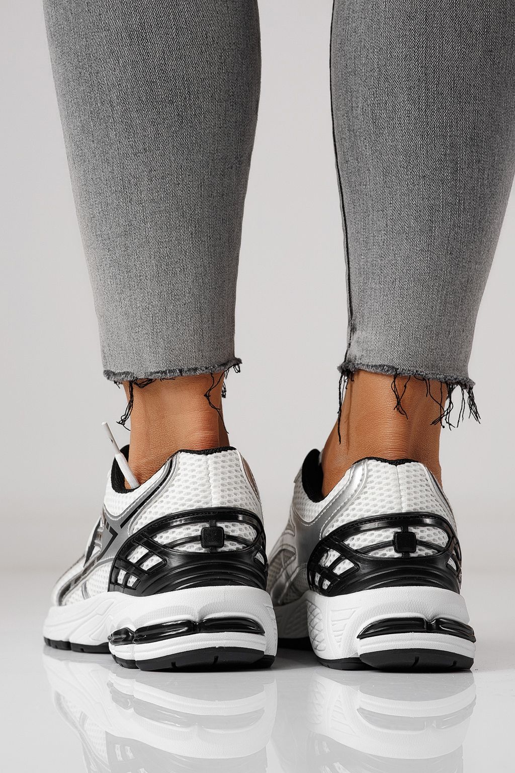 Дамски маратонки сребристи от текстилен материал Lilien #24146