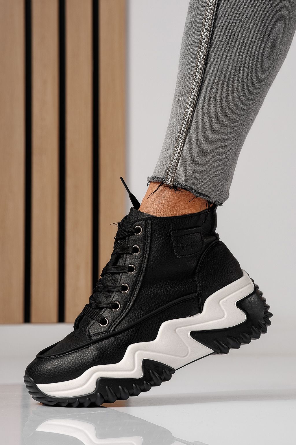 Дамски маратонки черни от еко кожа Lea #24151