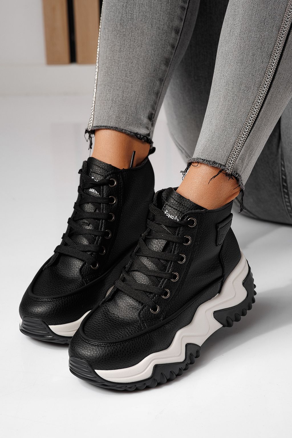 Дамски маратонки черни от еко кожа Lea #24151