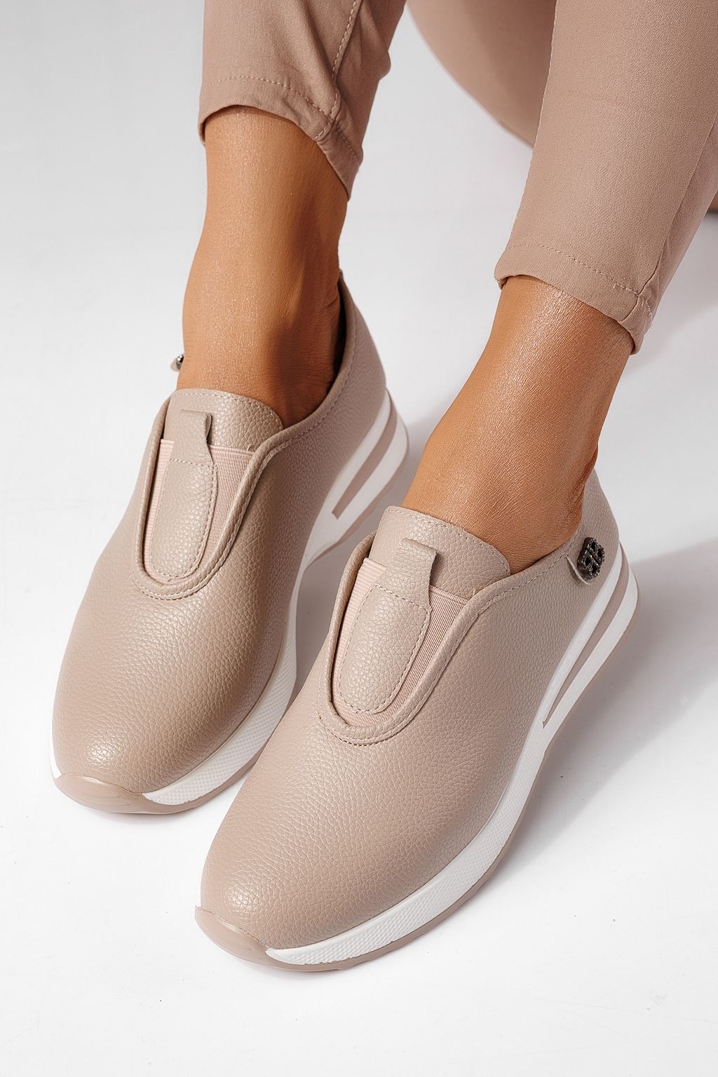 Дамски бежови ежедневни обувки от екокожа Azalea #24205