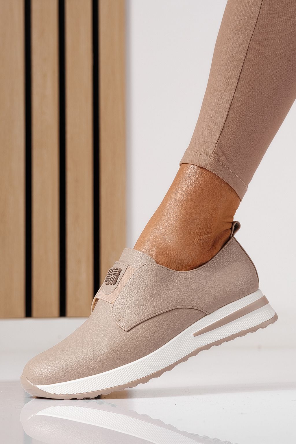 Дамски бежови ежедневни обувки от екокожа Lara #24201