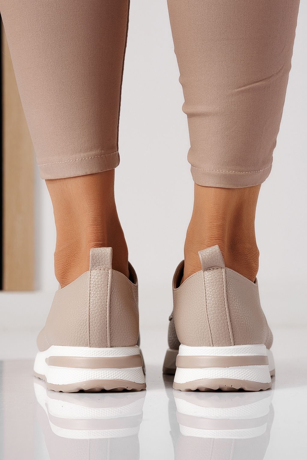 Дамски бежови ежедневни обувки от екокожа Lara #24201