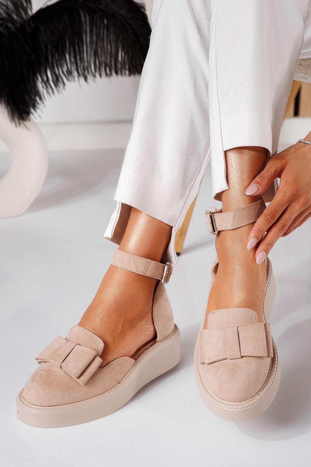 Всекидневни дамски обувки бежови от обърната еко кожа Willy #24221