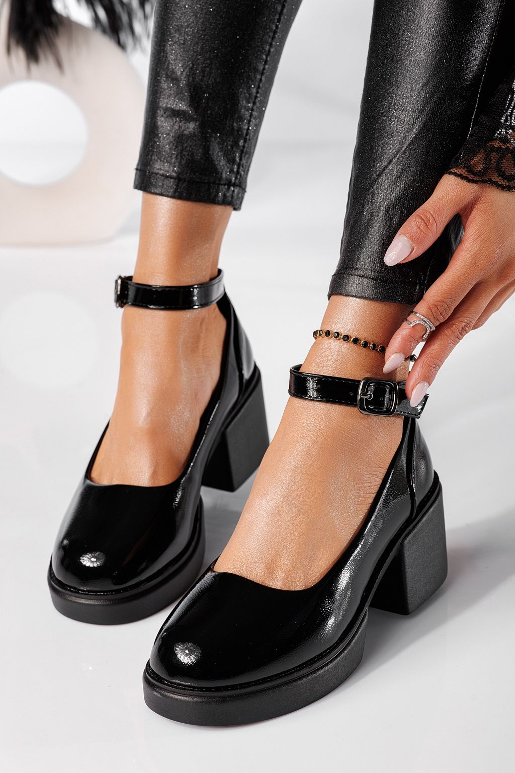 Всекидневни дамски обувки черни от лачена еко кожа Troya #24225