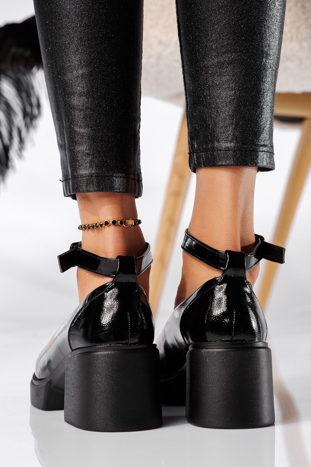 Всекидневни дамски обувки черни от лачена еко кожа Troya #24225