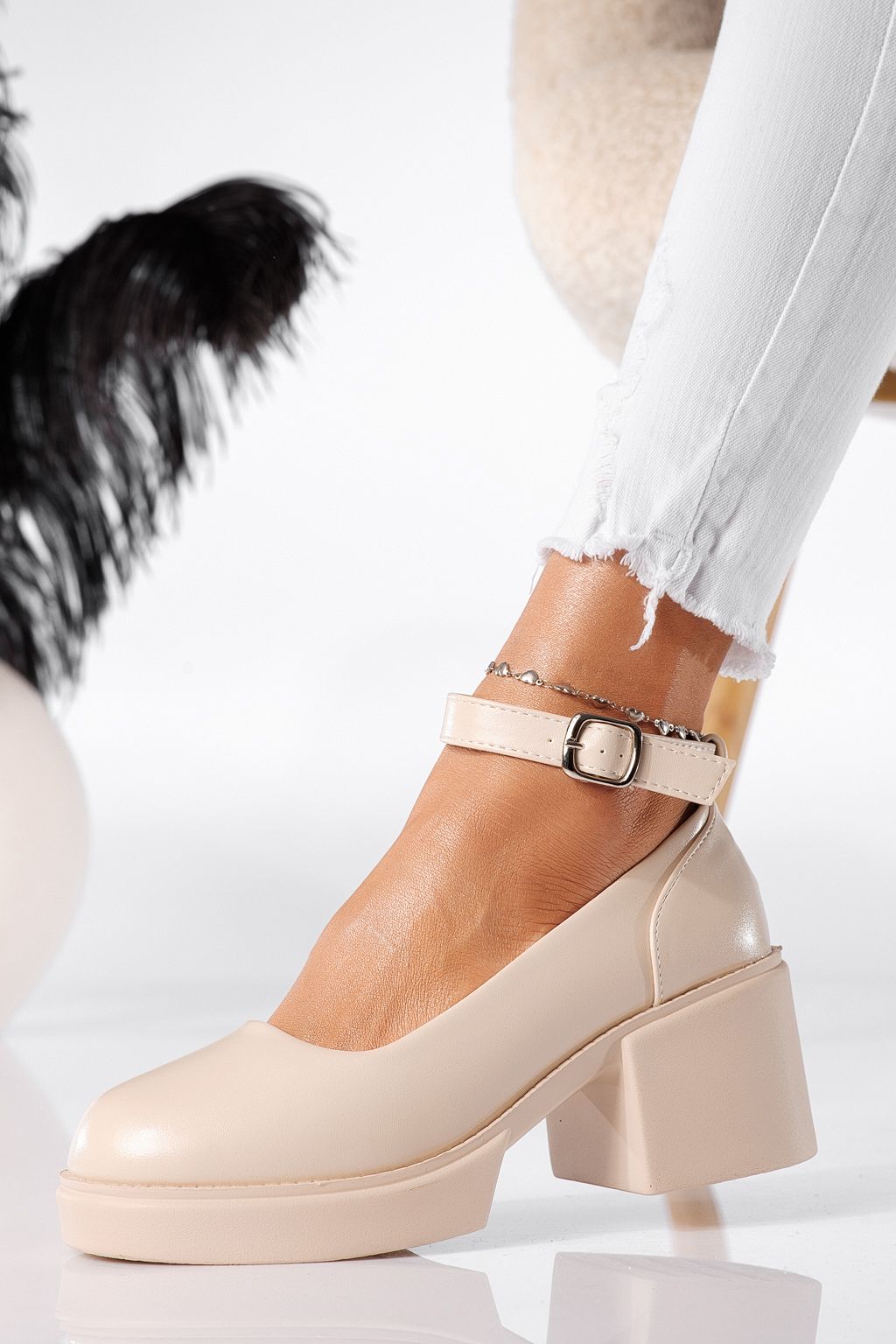 Всекидневни дамски обувки бежови от еко кожа Troya #24226