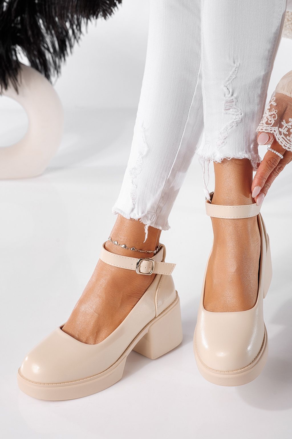 Всекидневни дамски обувки бежови от еко кожа Troya #24226