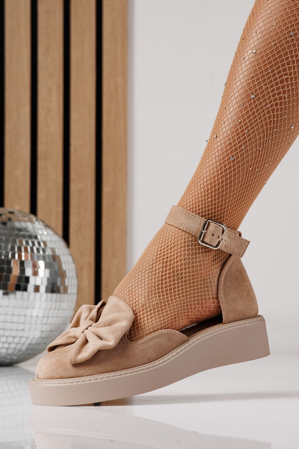 Дамски бежови ежедневни обувки от еко кожа и велур Adina #24215