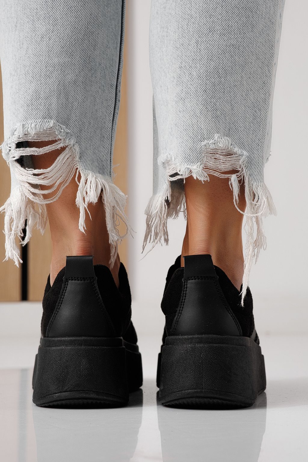 Дамски маратонки черни от обърната еко кожа Diana #24301