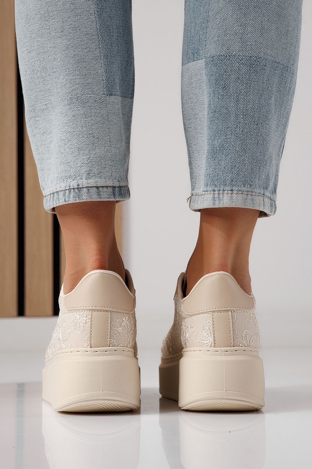 Дамски маратонки бежови от текстилен материал Carla #24291