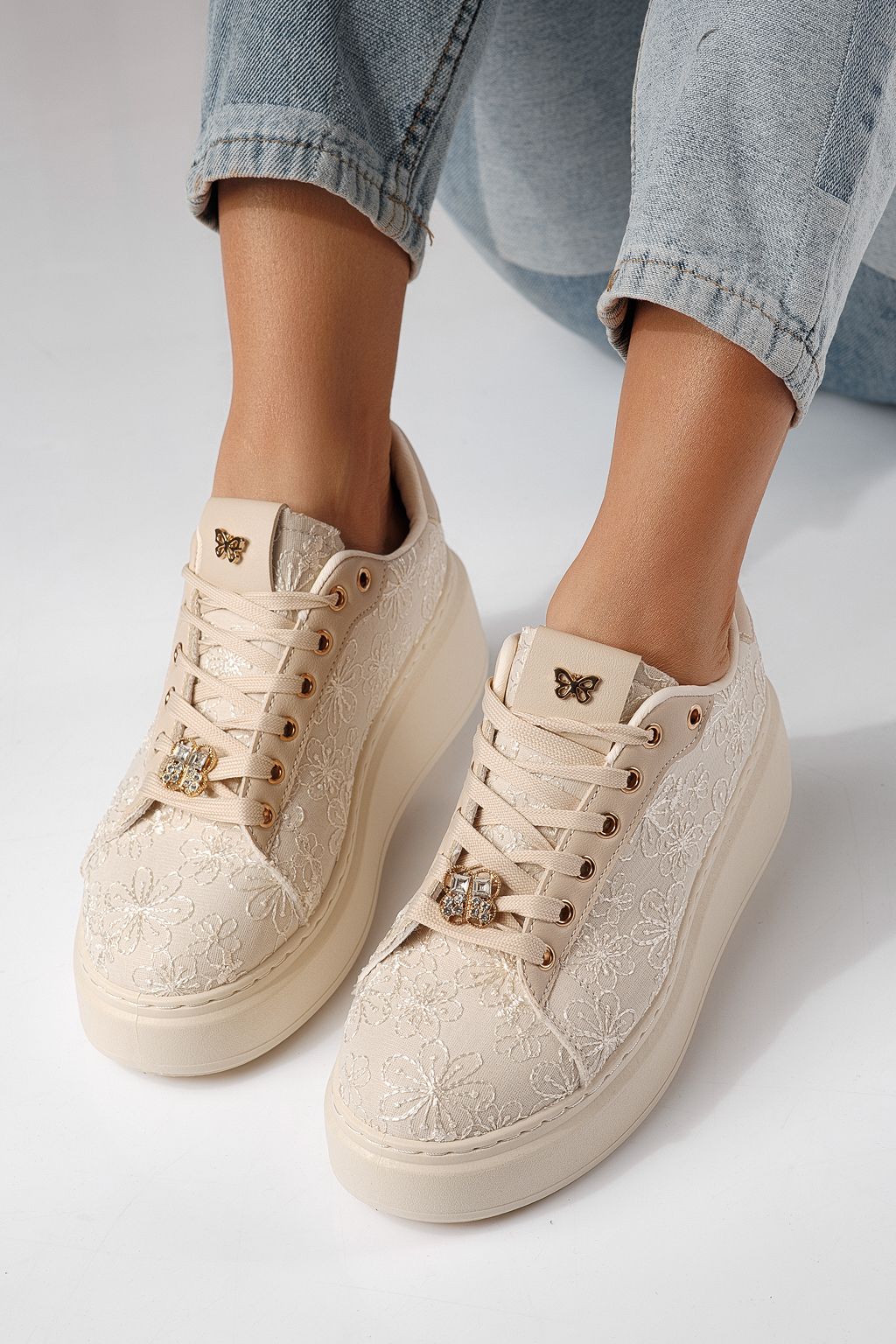 Дамски маратонки бежови от текстилен материал Carla #24291