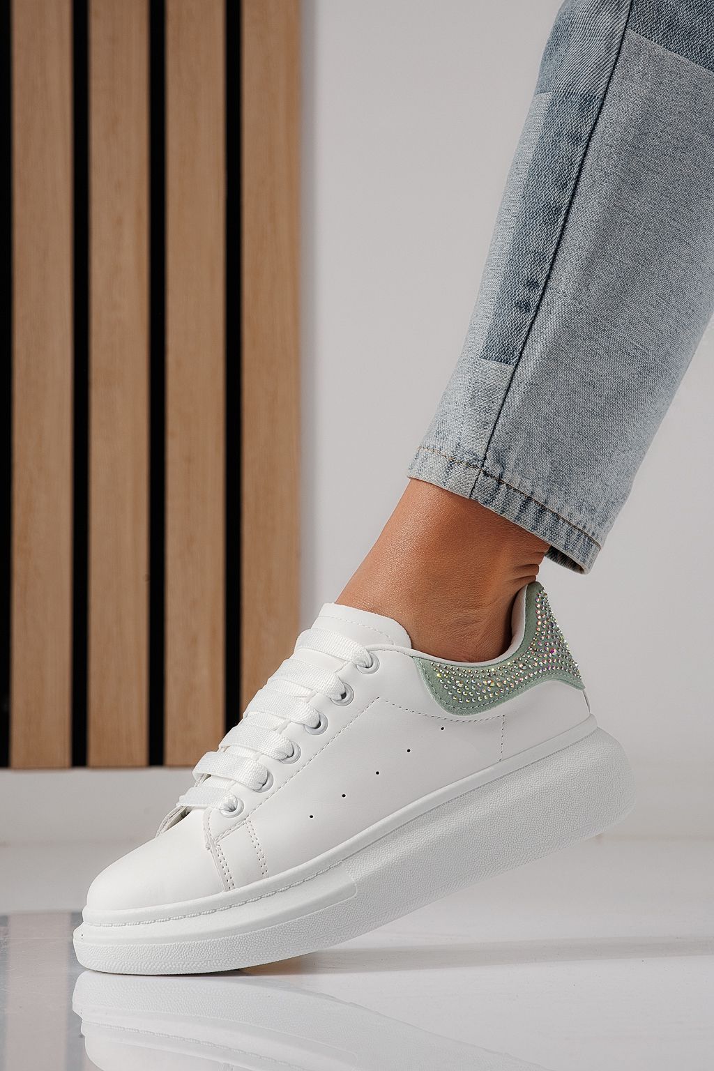 Дамски маратонки бели със зелено от еко кожа Raya #24233