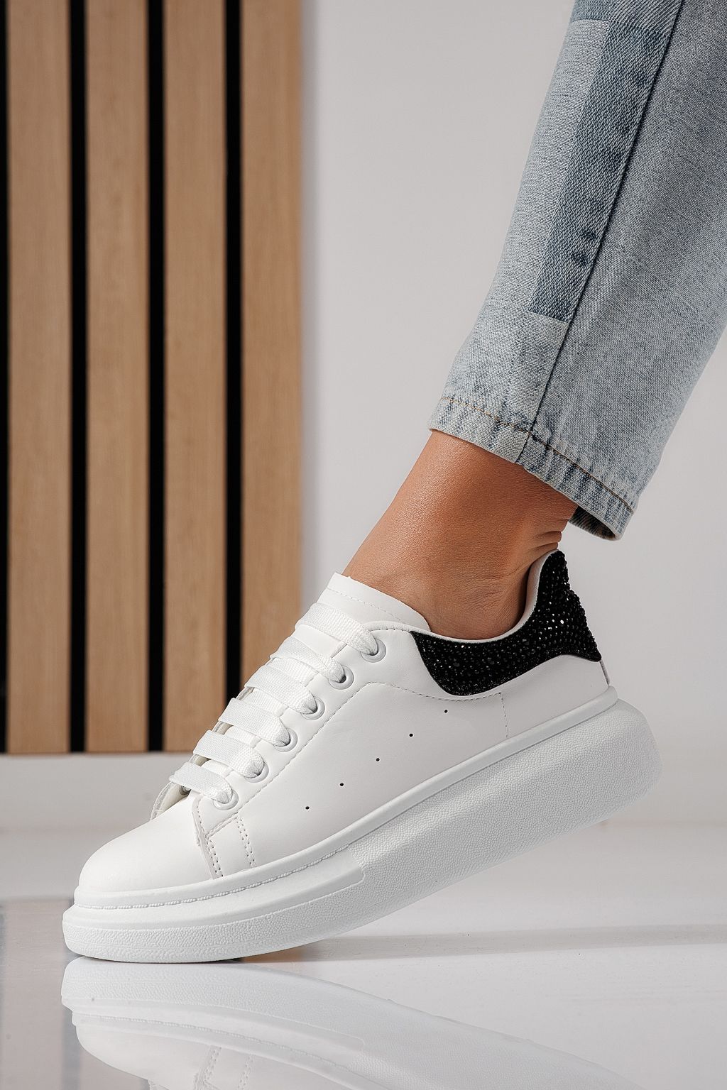 Дамски маратонки бели с черно от еко кожа Raya #24236