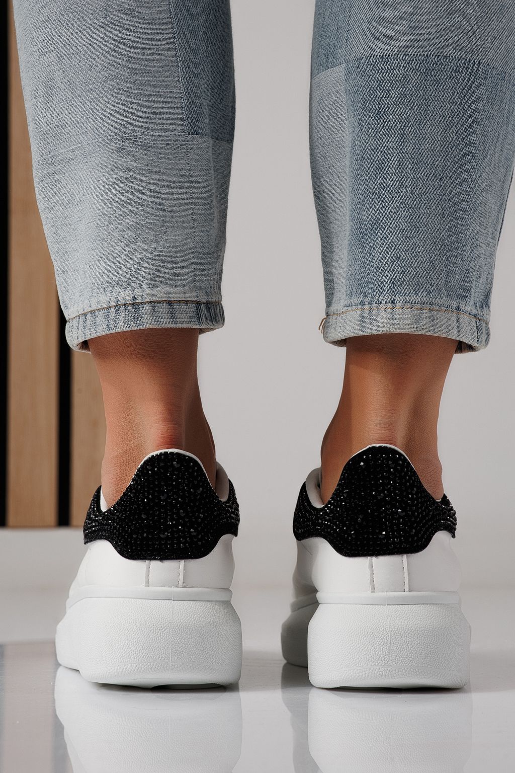 Дамски маратонки бели с черно от еко кожа Raya #24236