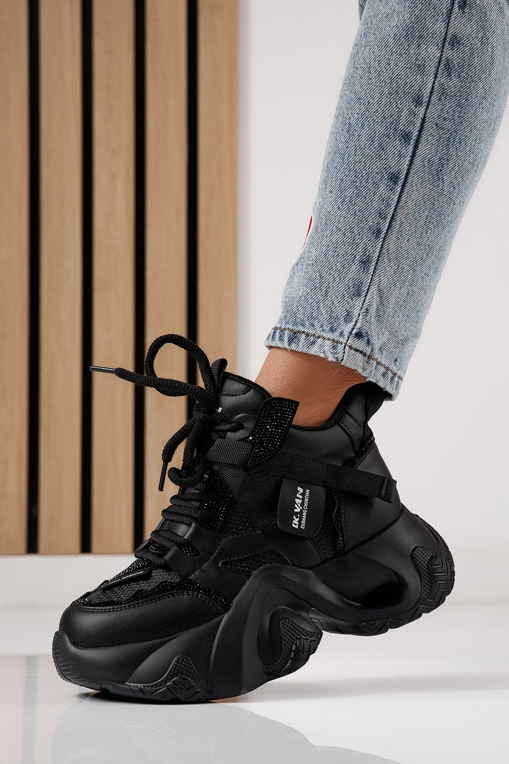 Дамски маратонки черни от еко кожа Alberta #24229