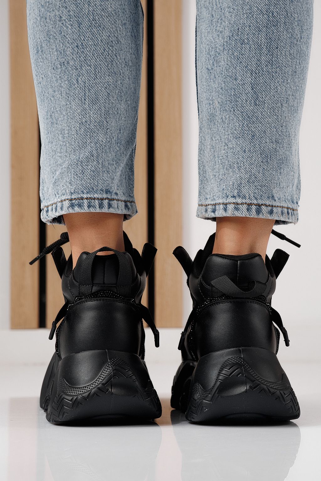 Дамски маратонки черни от еко кожа Alberta #24229