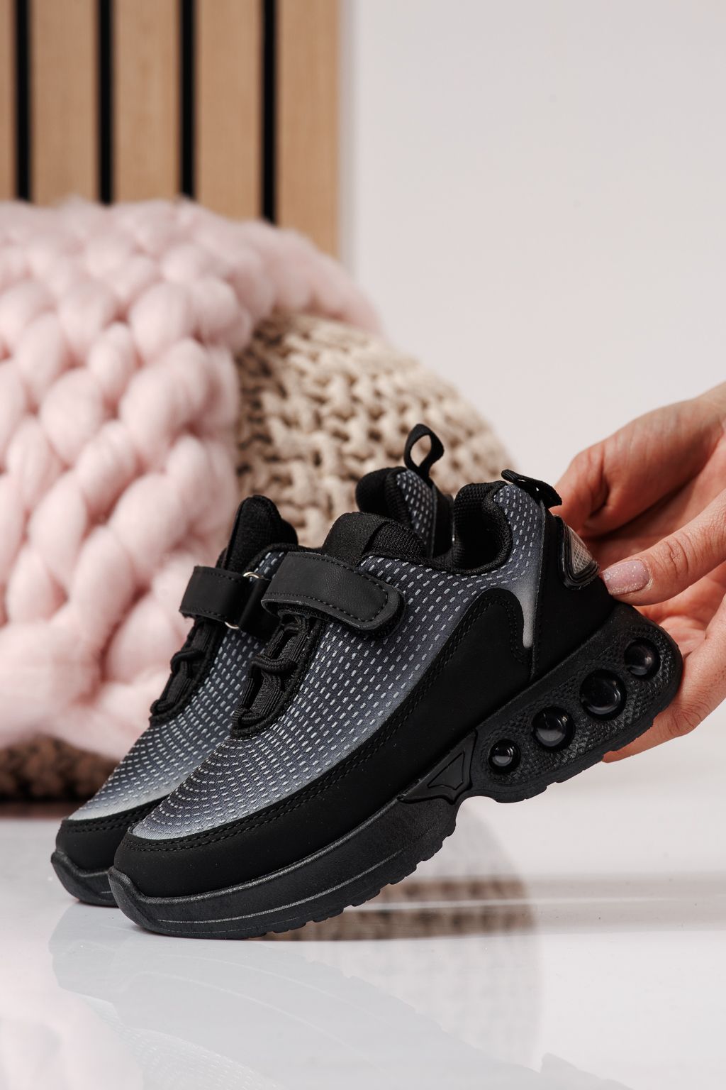 Детски маратонки черни от текстилен материал Victoria #24354