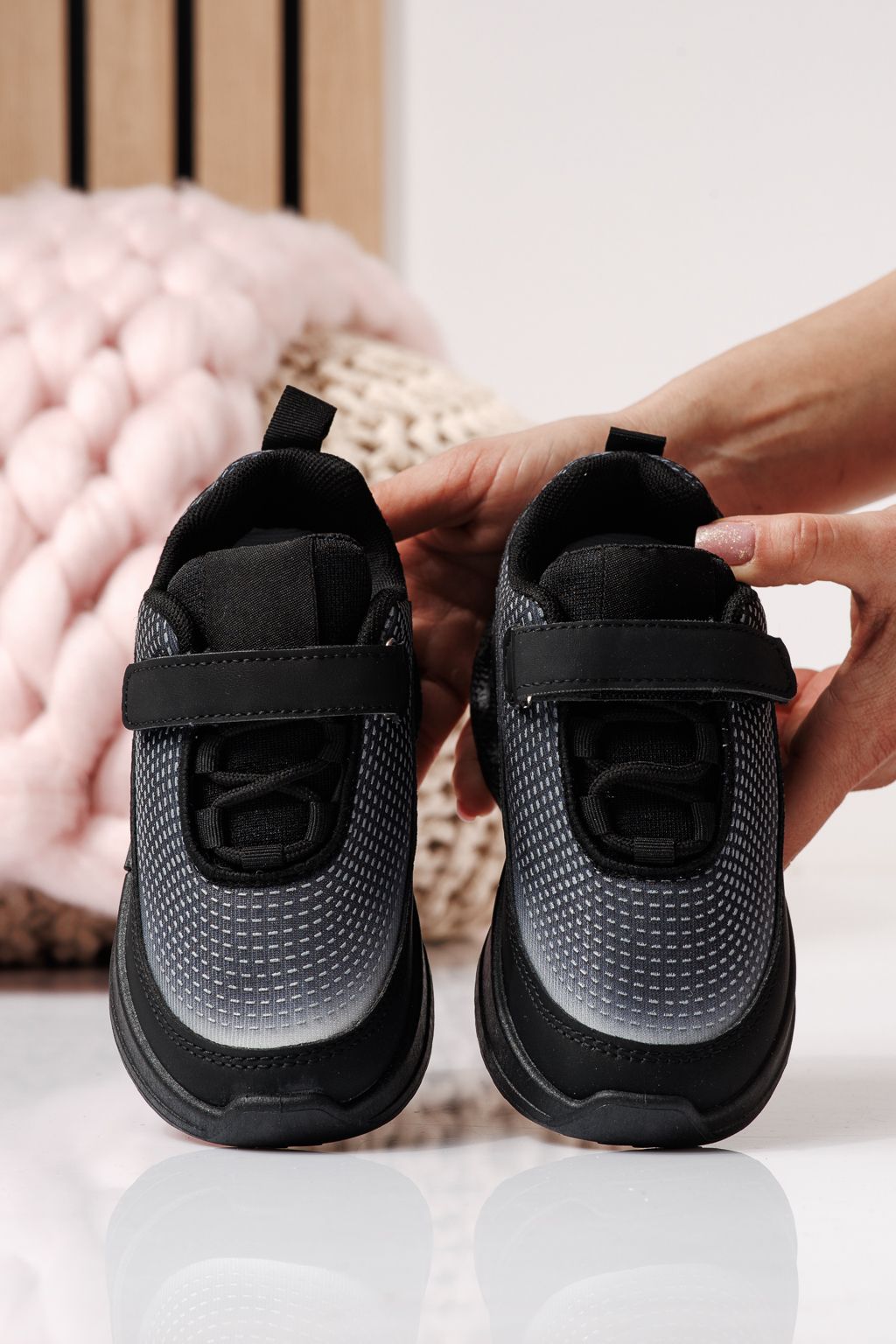 Детски маратонки черни от текстилен материал Victoria #24357