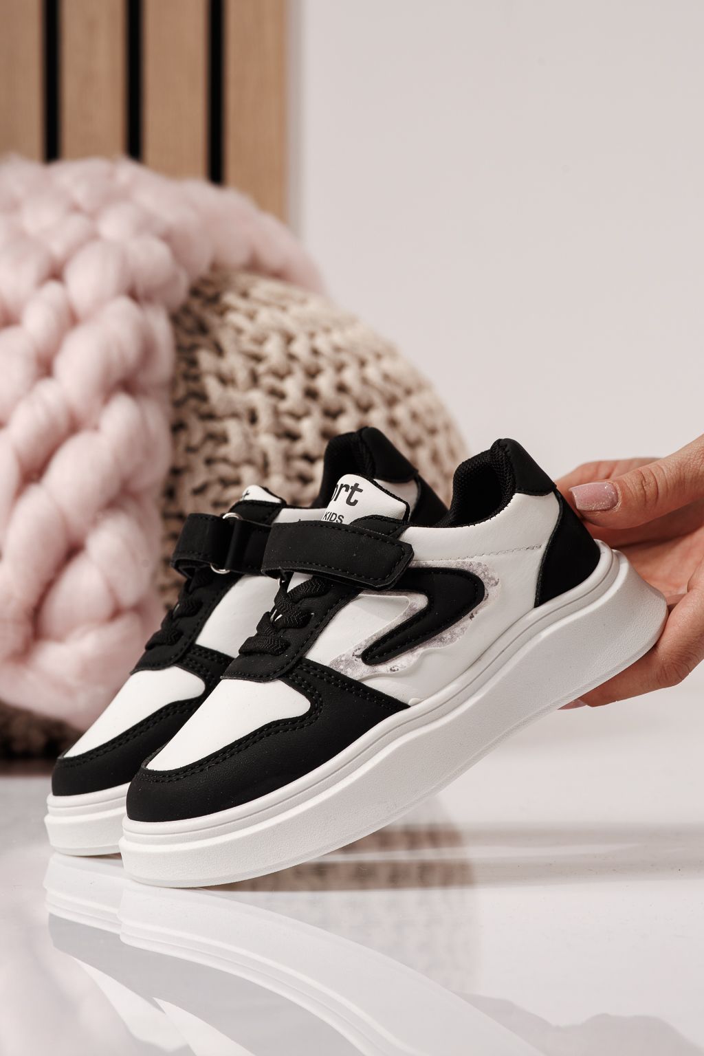 Детски маратонки черни от еко кожа Isabella #24359