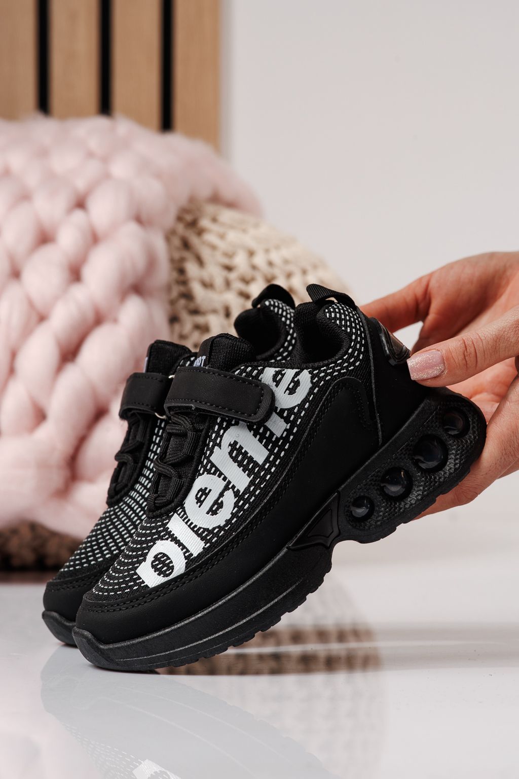 Детски маратонки черни от текстилен материал Freya #24351