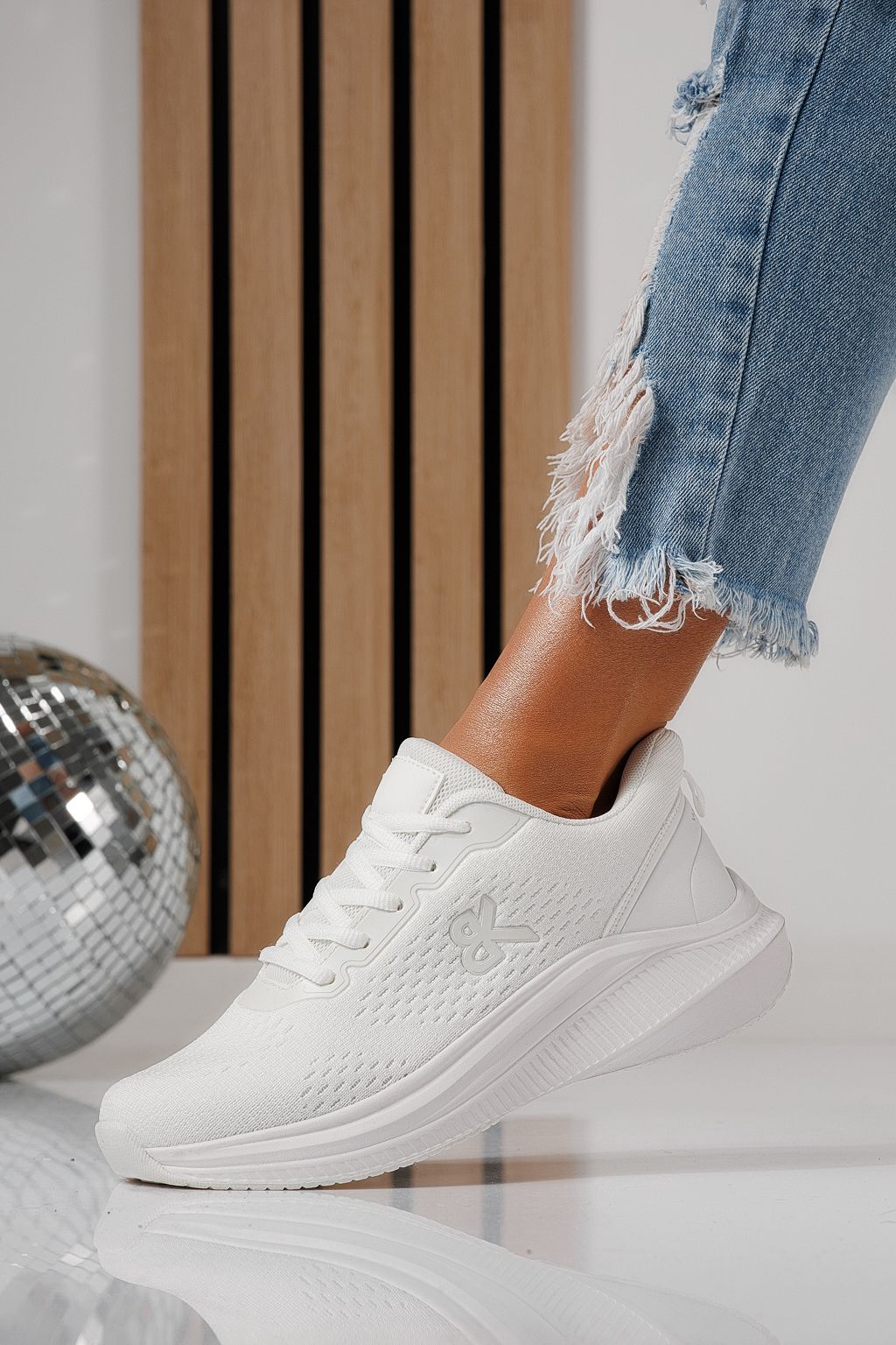 Дамски маратонки бели от текстилен материал Anaiss #24387