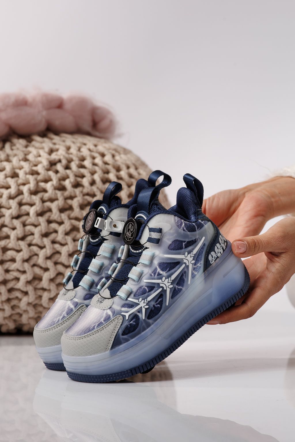 Маратонки с колелца сини от текстилен материал Carla #24394