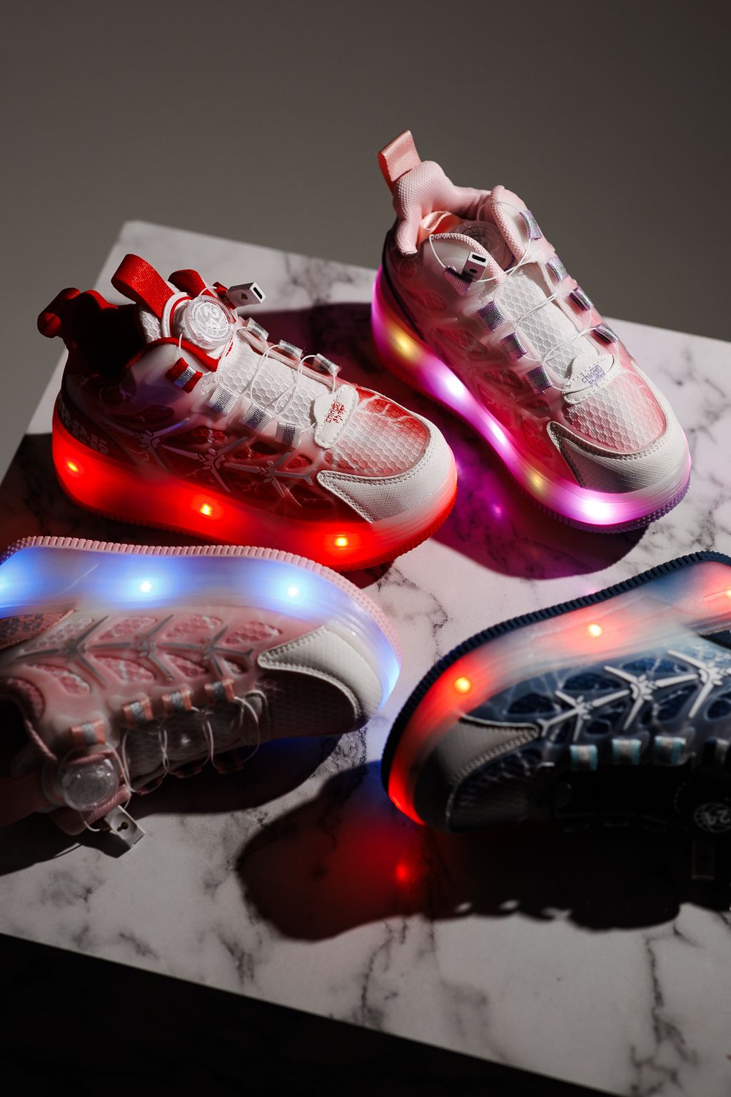 Маратонки с колелца сини от текстилен материал Carla #24394