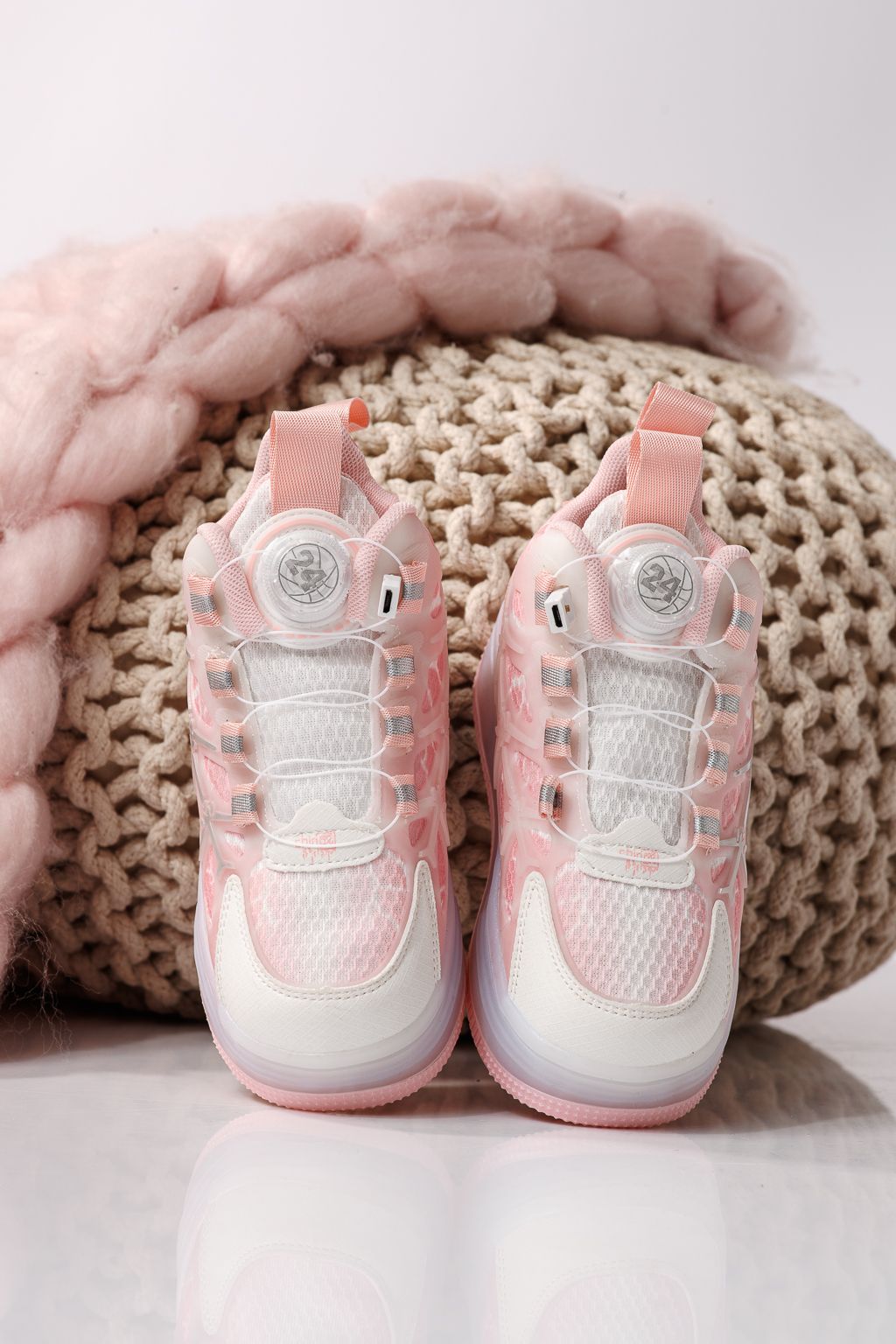 Маратонки с колелца розови от текстилен материал Carla #24395