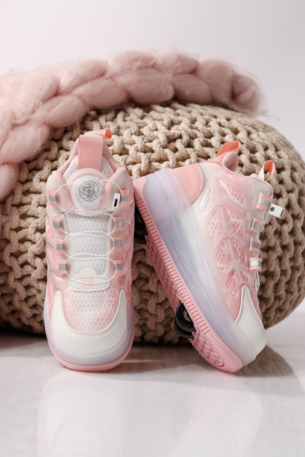 Маратонки с колелца розови от текстилен материал Carla #24395