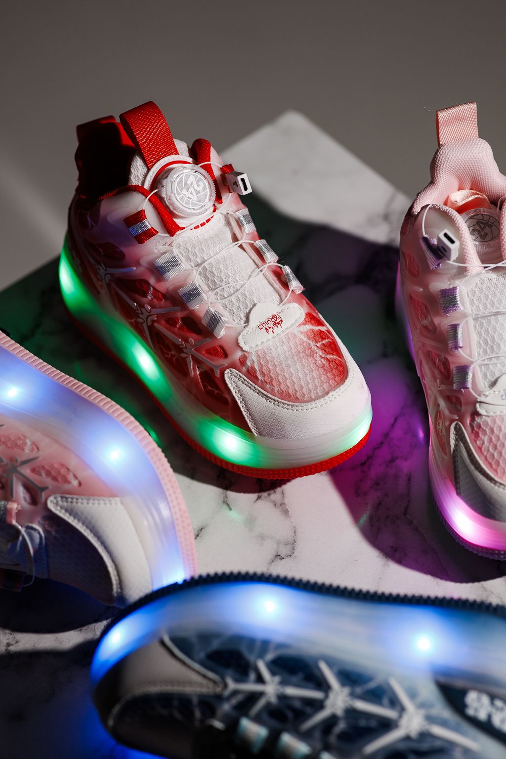 Маратонки с колелца розови от текстилен материал Carla #24395