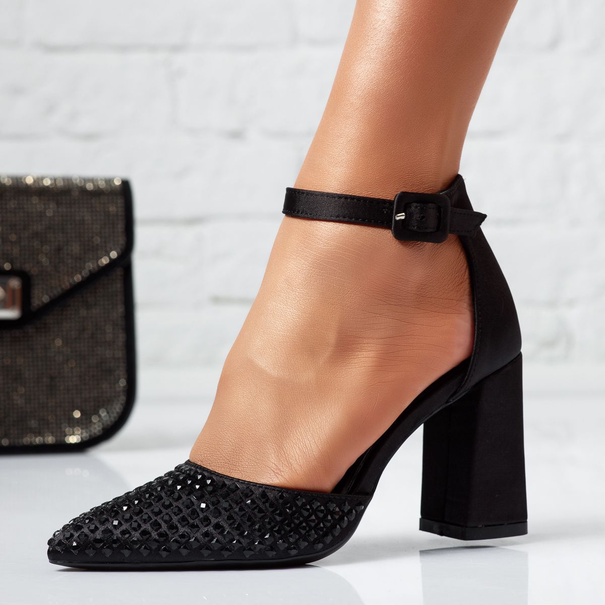 Дамски бели сатенени високи токчета Iulia #24445