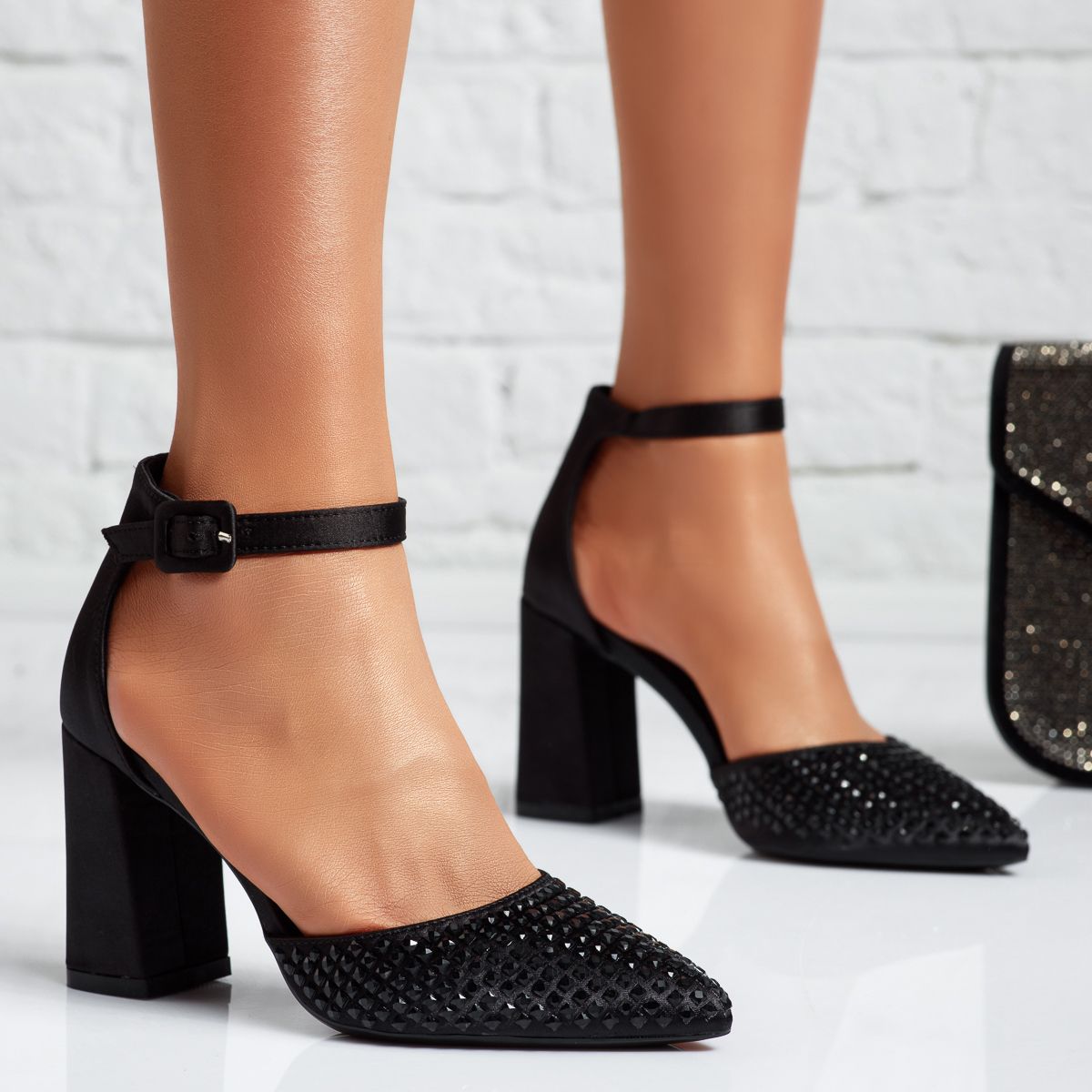 Дамски бели сатенени високи токчета Iulia #24445