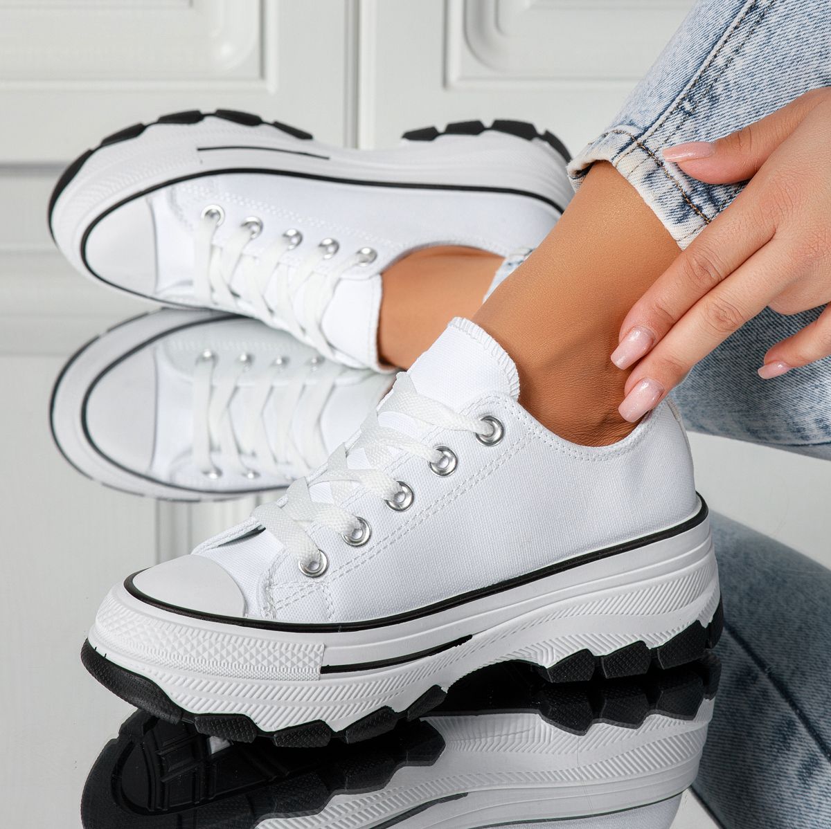 Дамски бели текстилни маратонки Zoe #24486