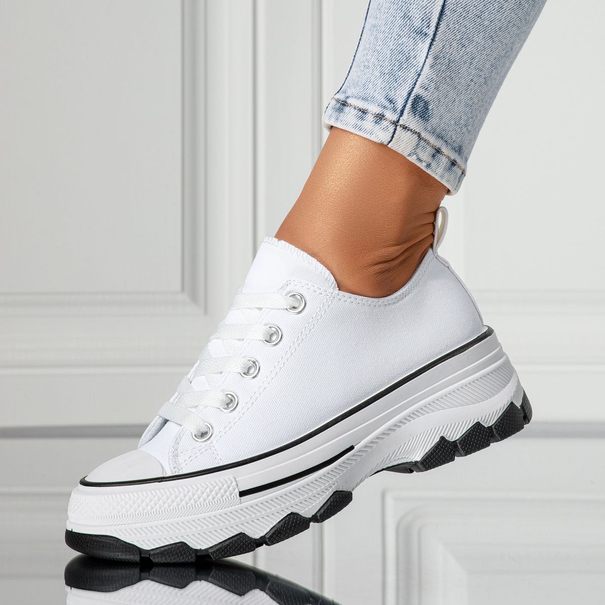 Дамски бели текстилни маратонки Zoe #24486