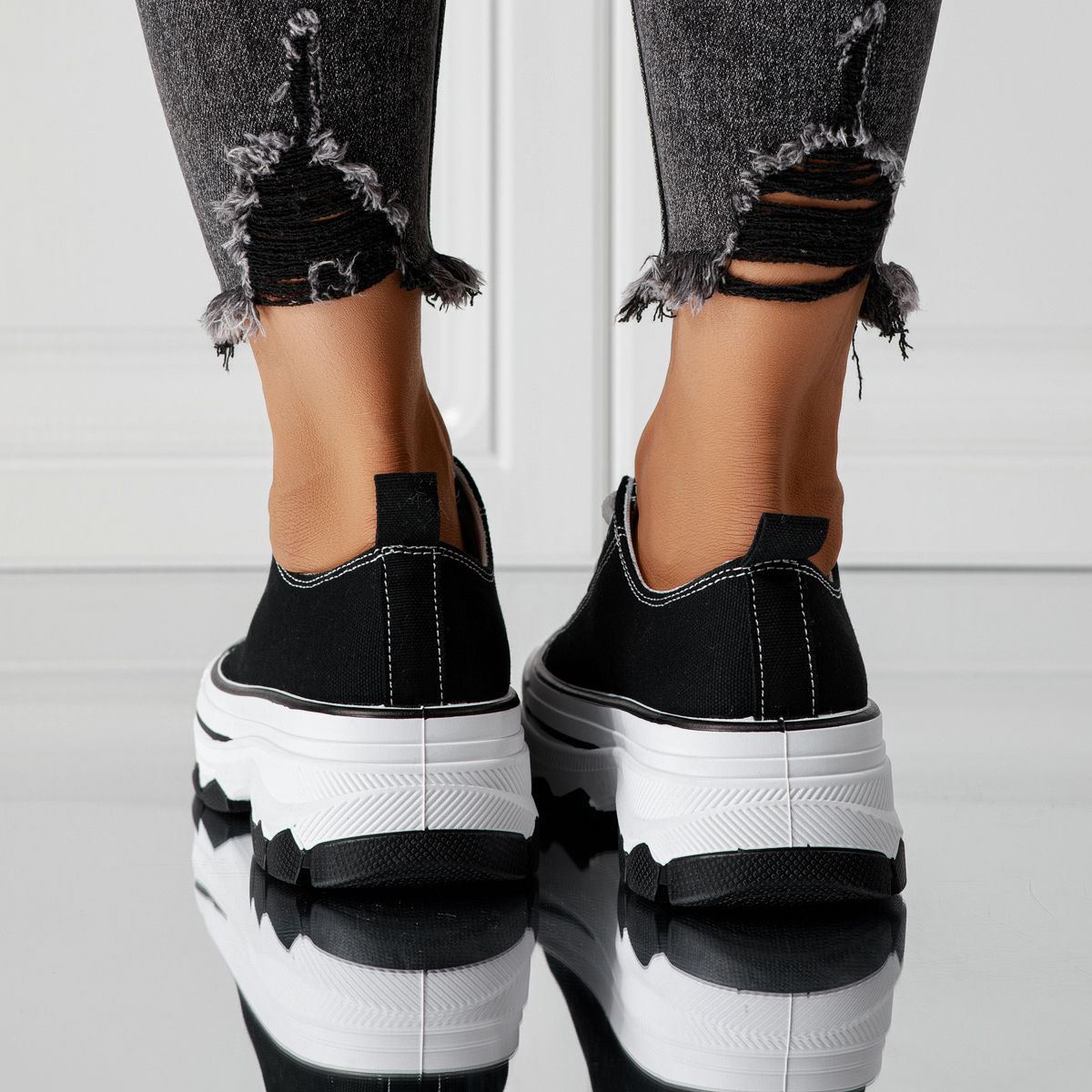 Дамски черни текстилни маратонки Zoe #24487