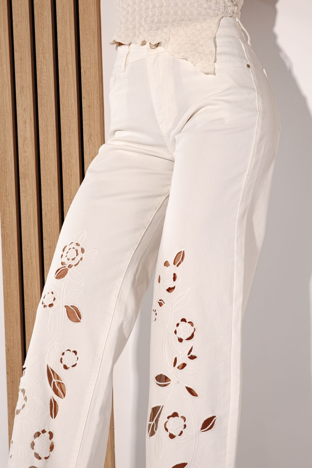 Разкроени дамски дънки Akeila бели #A1382