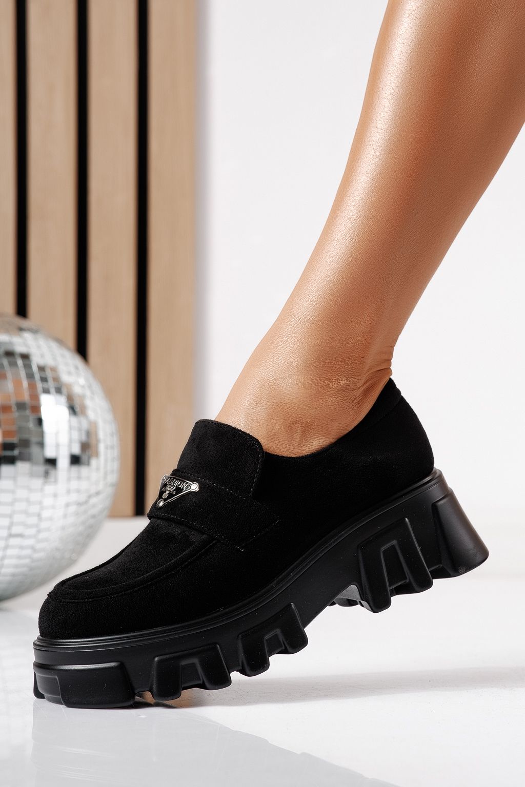 Всекидневни дамски обувки черни от обърната еко кожа Oriana #24485