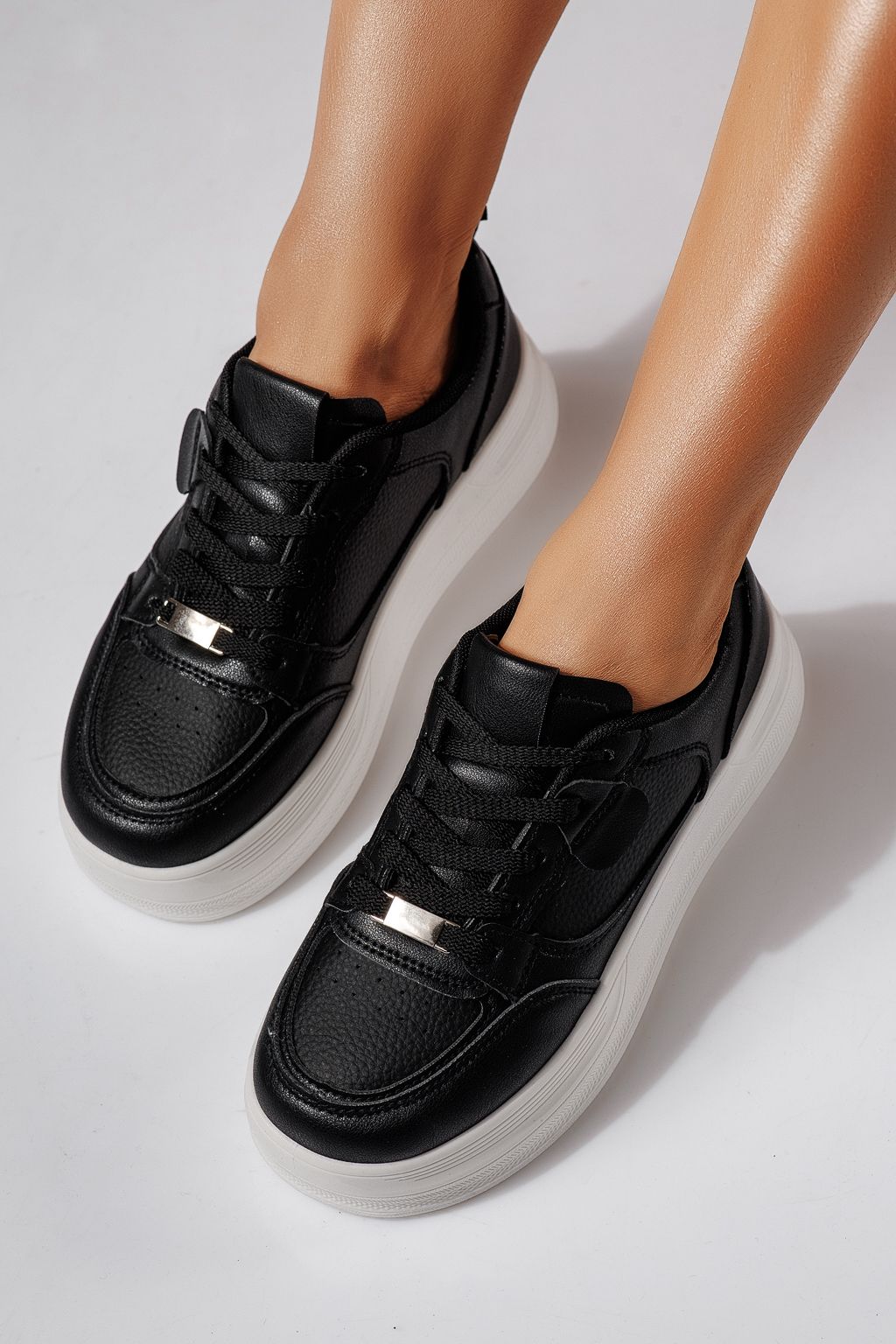 Дамски маратонки черни от еко кожа Adna #24410