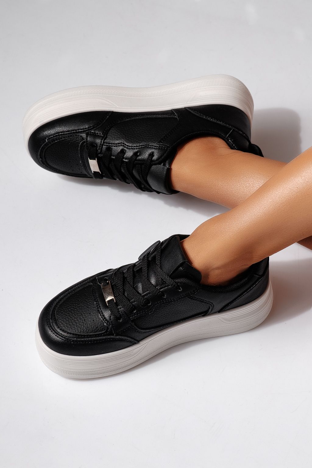 Дамски маратонки черни от еко кожа Adna #24410