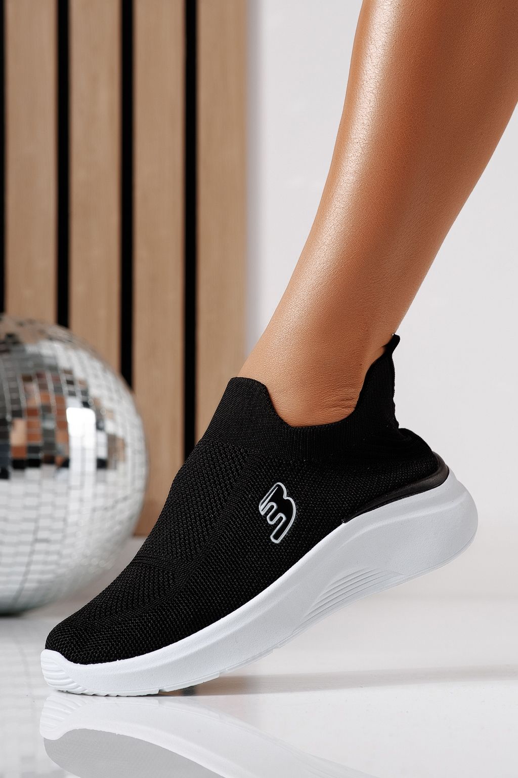 Дамски маратонки черни от текстилен материал Alona #24459