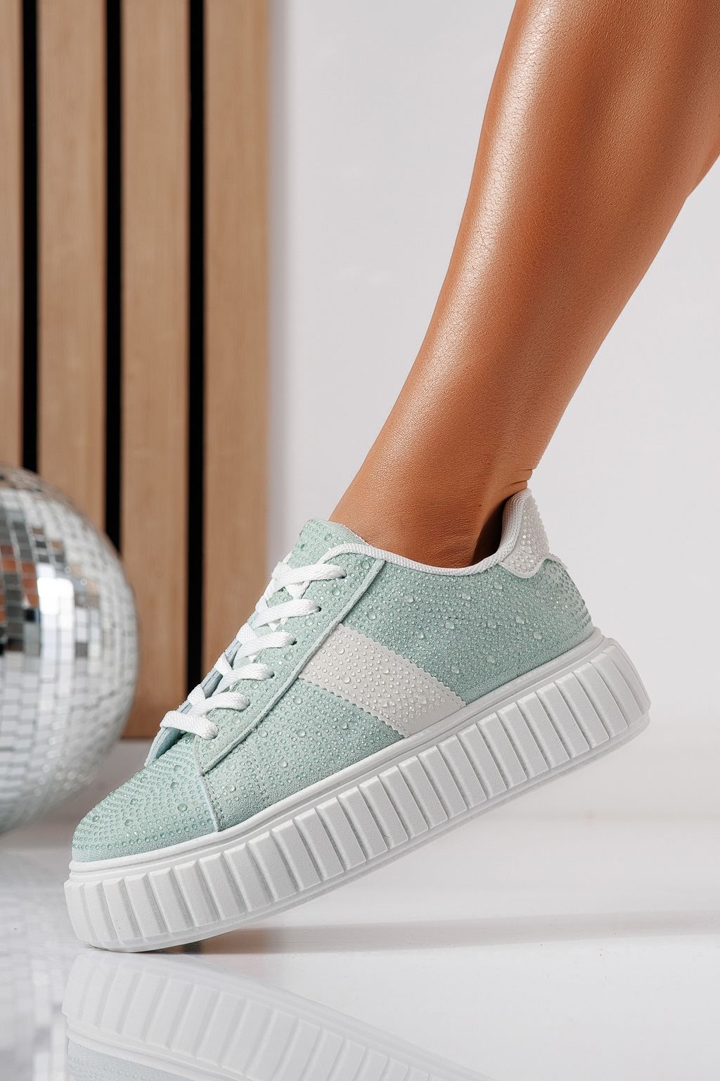 Дамски зелени велурени маратонки Loris #24404