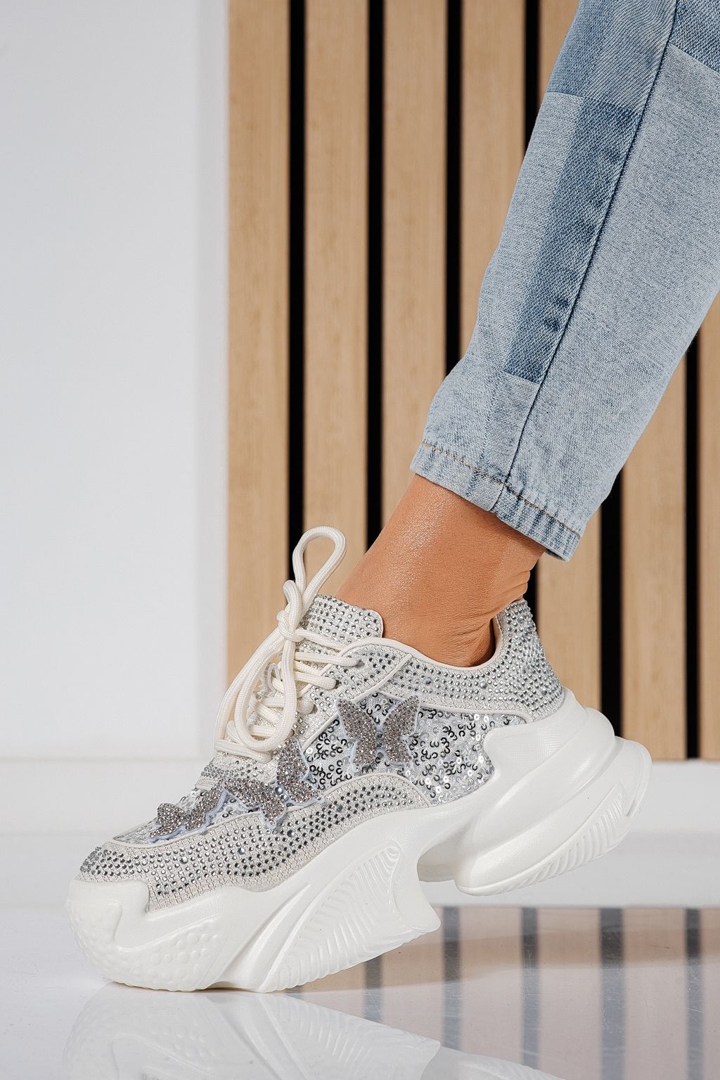 Дамски маратонки бели от текстилен материал intoarsa Evelyn #24534