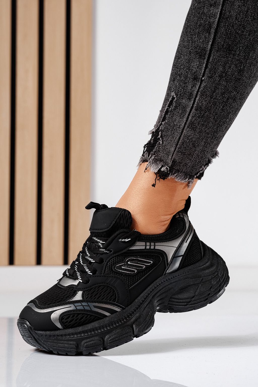 Дамски маратонки черни от текстилен материал Anita #24548