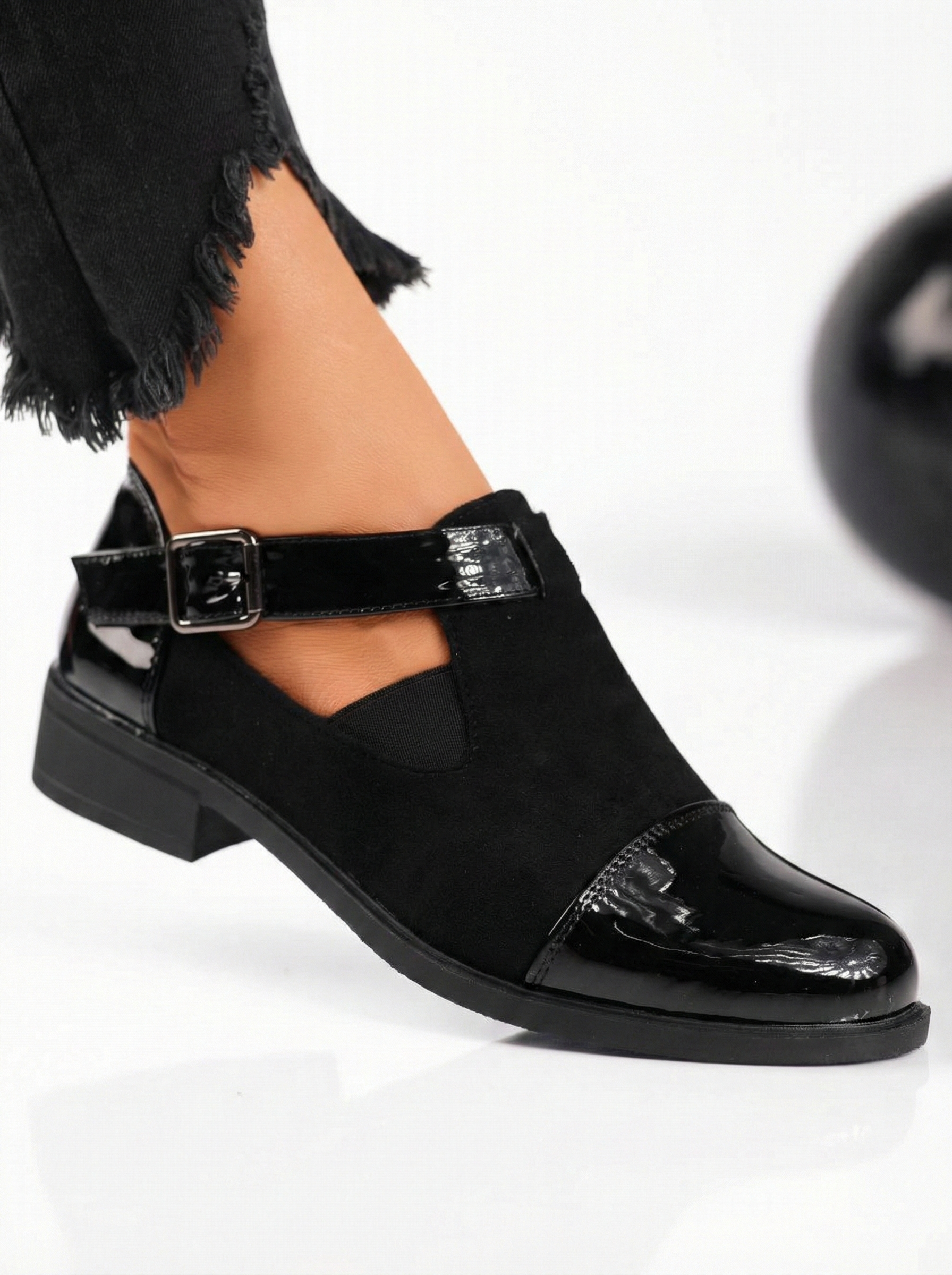 Дамски черни ежедневни обувки от лачена кожа Antonia #24517