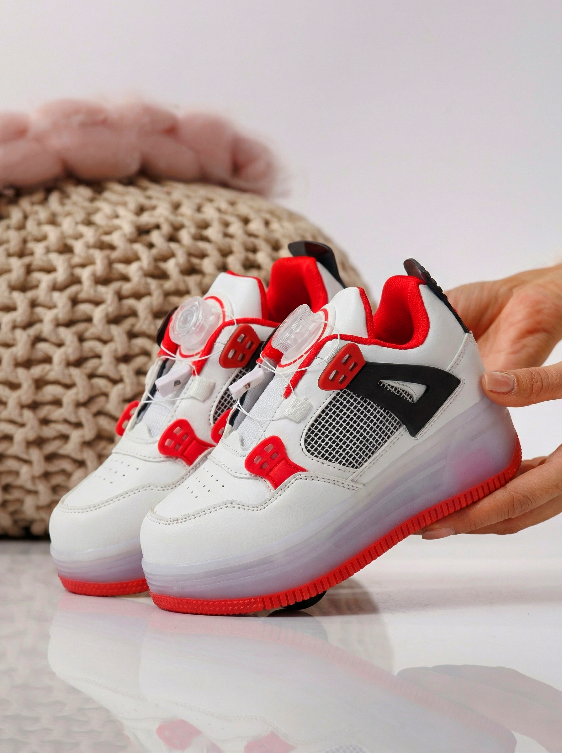 Маратонки с колелца червени от еко кожа Helys2 #24574