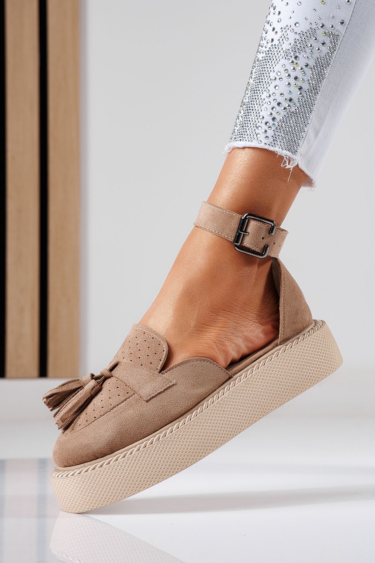 Всекидневни дамски обувки бежови от обърната еко кожа Aryan #24610