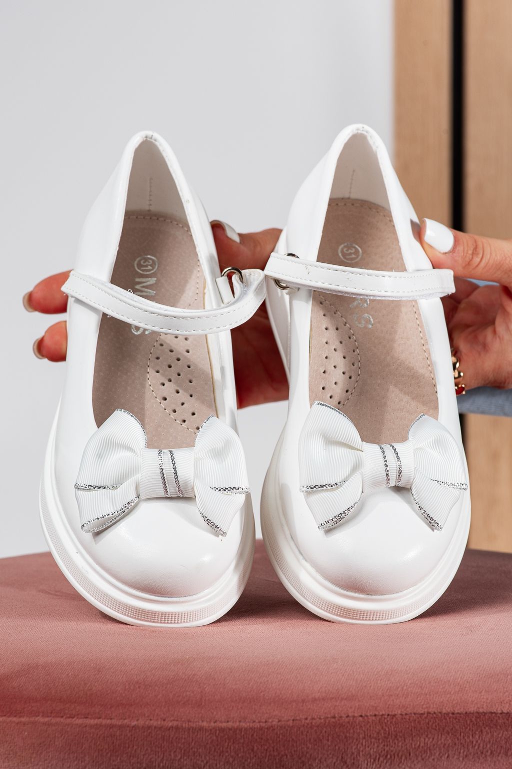 Обувки за момичета бели от еко кожа Alis #24654