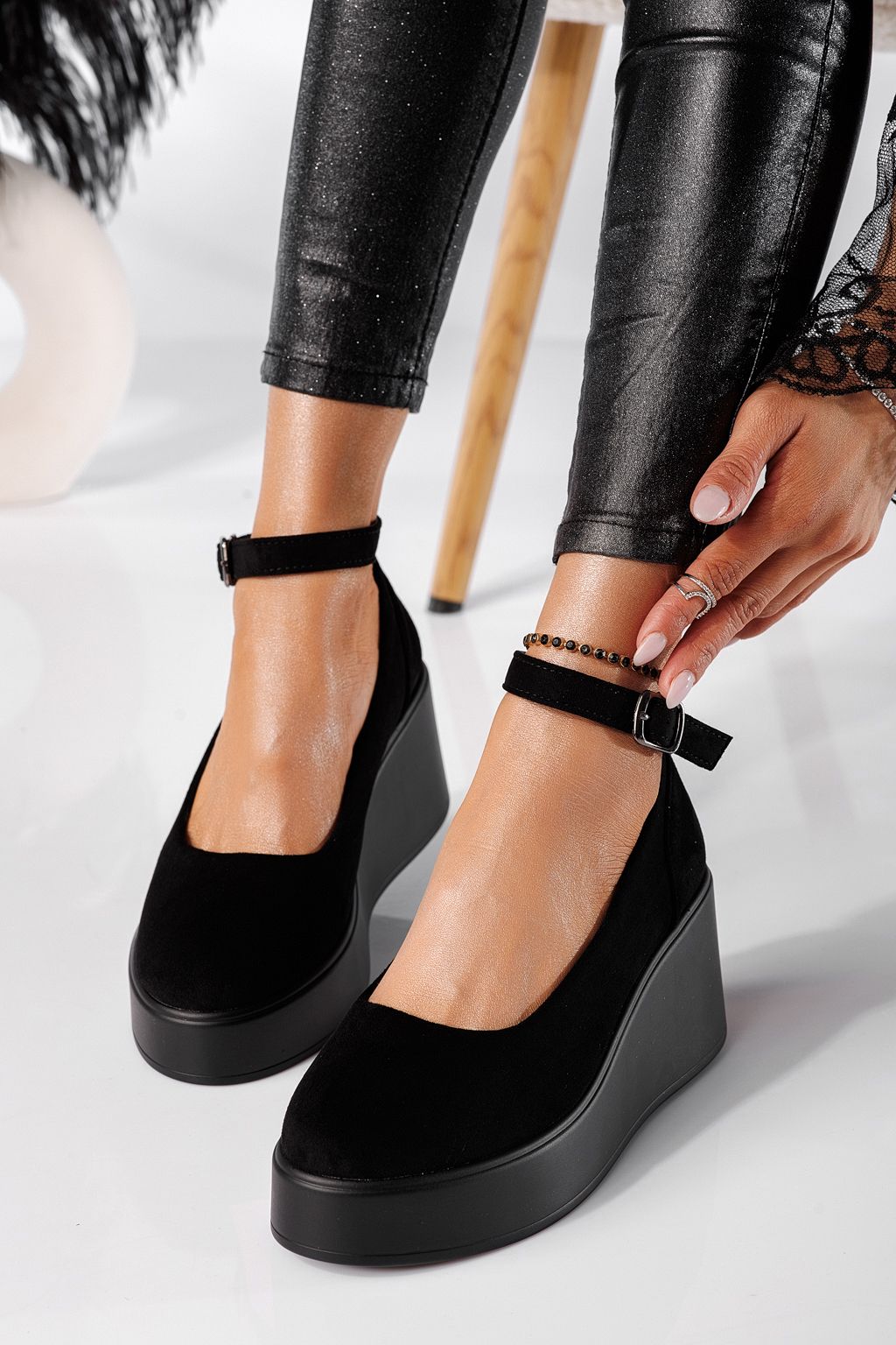 Всекидневни дамски обувки черни от обърната еко кожа Selena #24658