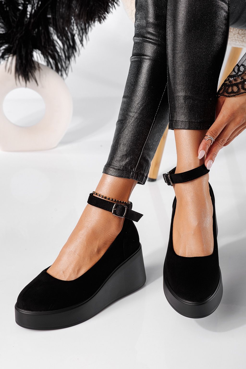 Всекидневни дамски обувки черни от обърната еко кожа Selena #24658